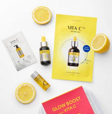 Missha Glow Boost Vita C Plus Подаръчен комплект с несесер